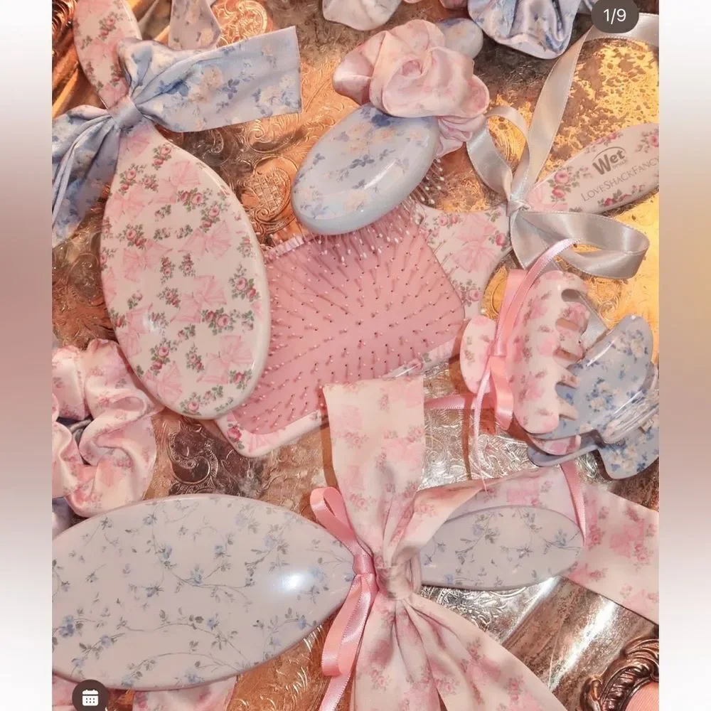Love Shack Fancy  Paddle Mini Detangler Hair Brush - Everblooming Rosettes